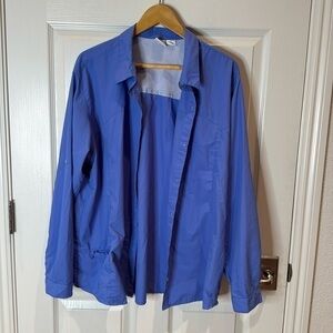 White Sierra button up hiking or fishing shirt. Looks new.